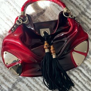 Shoulder Handbag in Patent Red